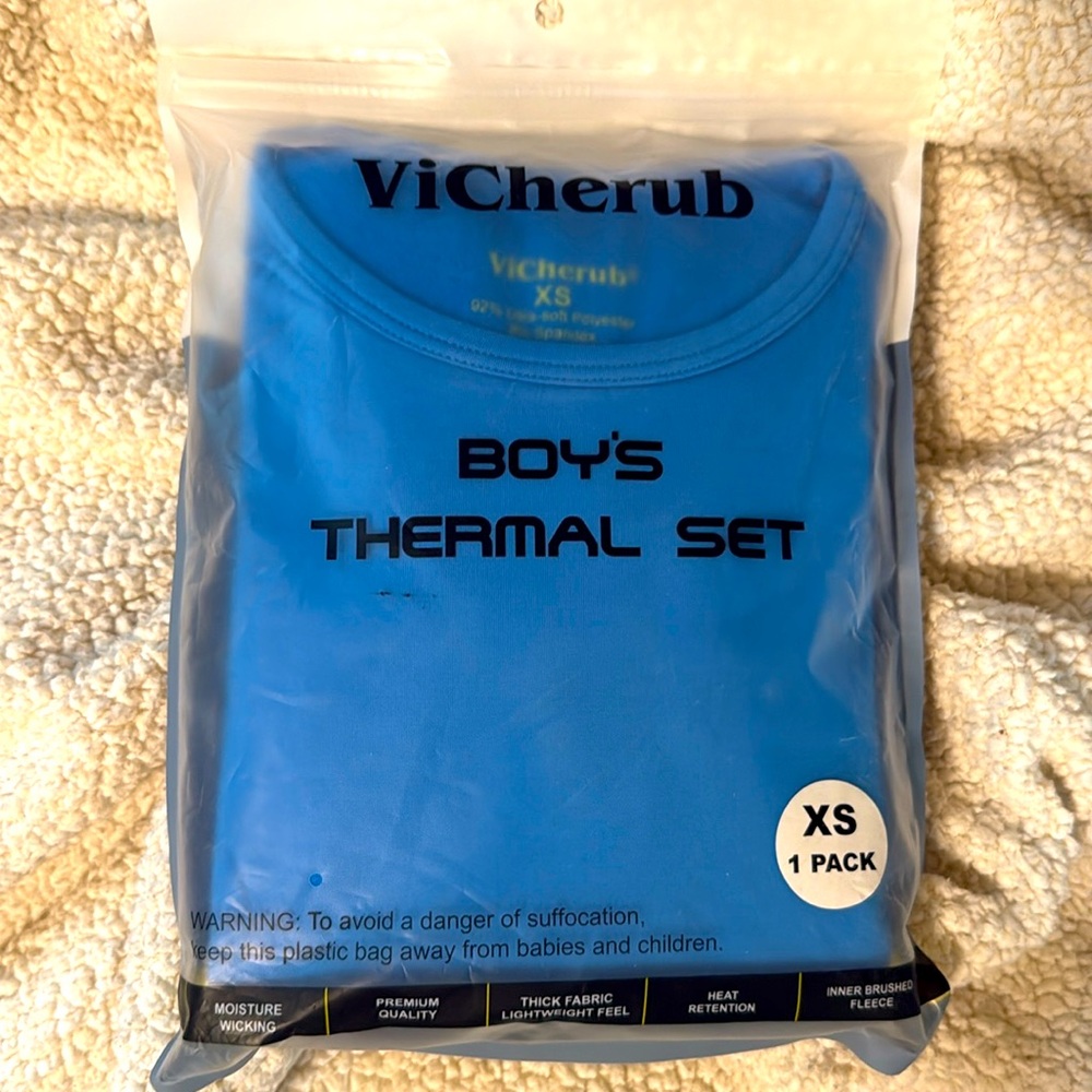 Skiing or snowboarding undergarments for boys. Fits a kid age 5/6.
